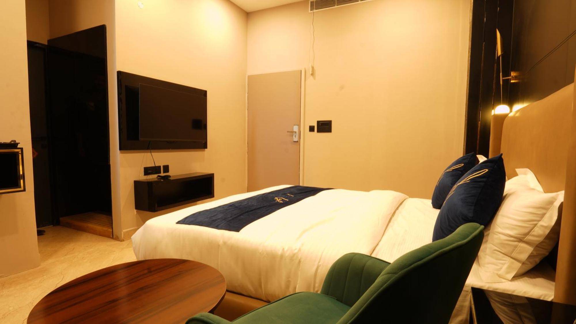 Aquila Grand Suites - Noida Sector 136 Buitenkant foto