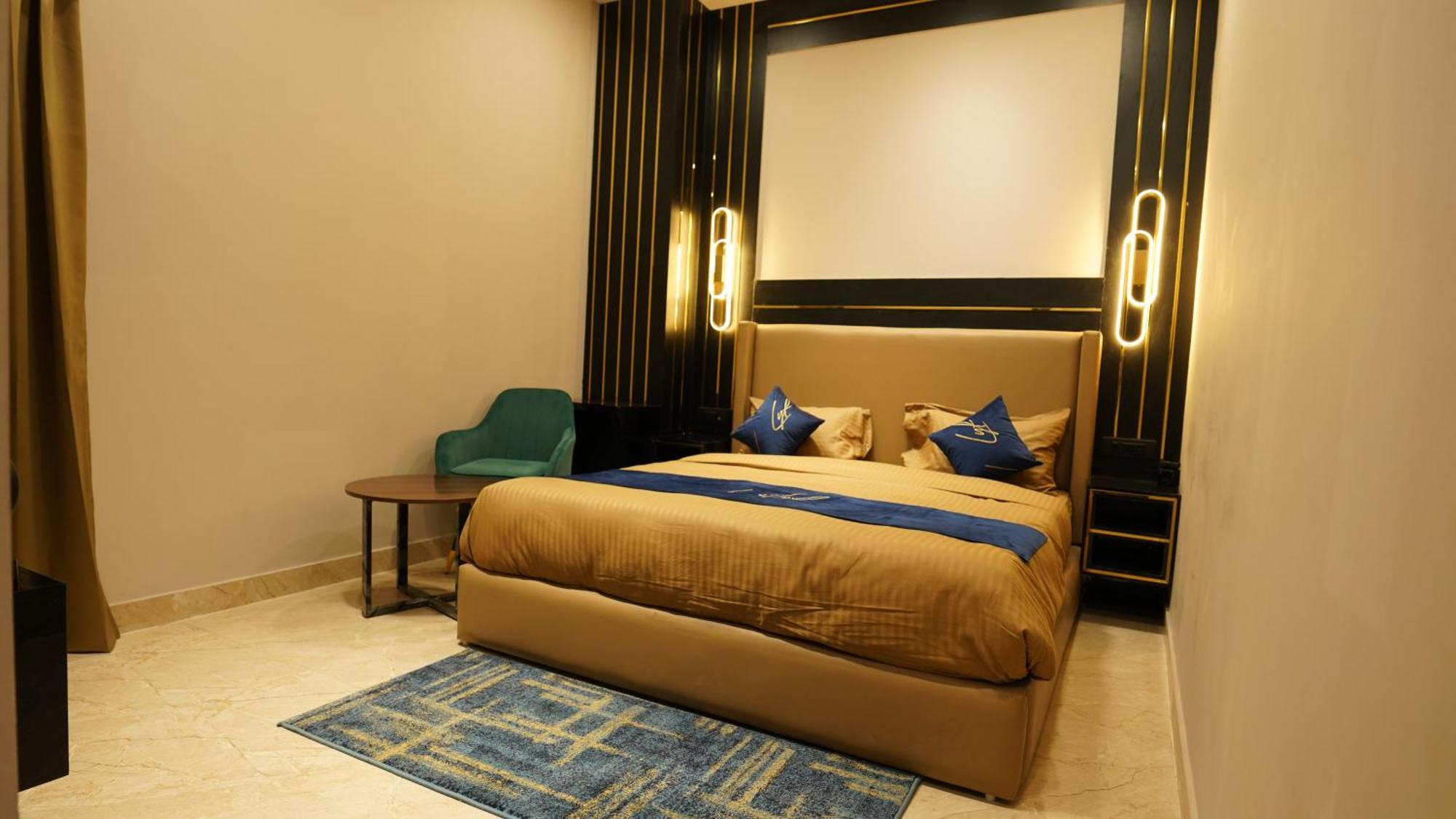 Aquila Grand Suites - Noida Sector 136 Buitenkant foto