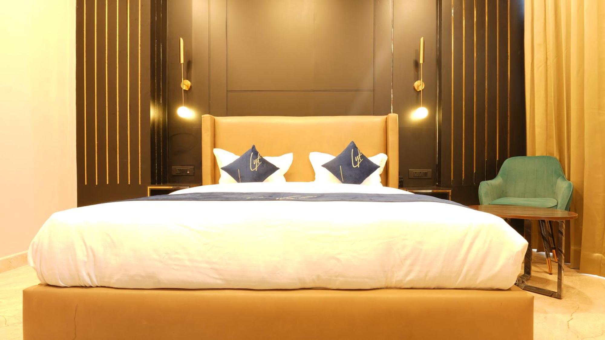 Aquila Grand Suites - Noida Sector 136 Buitenkant foto