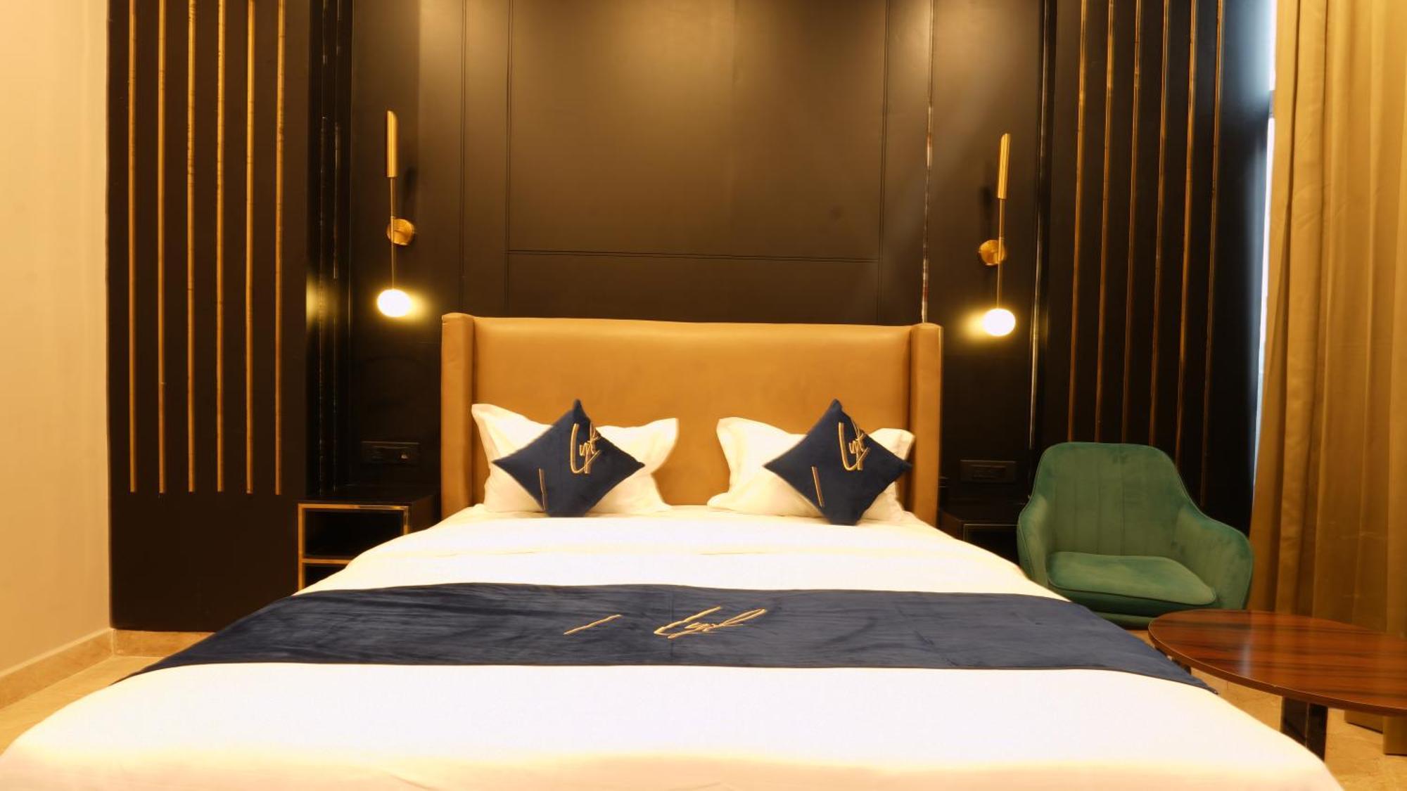 Aquila Grand Suites - Noida Sector 136 Buitenkant foto