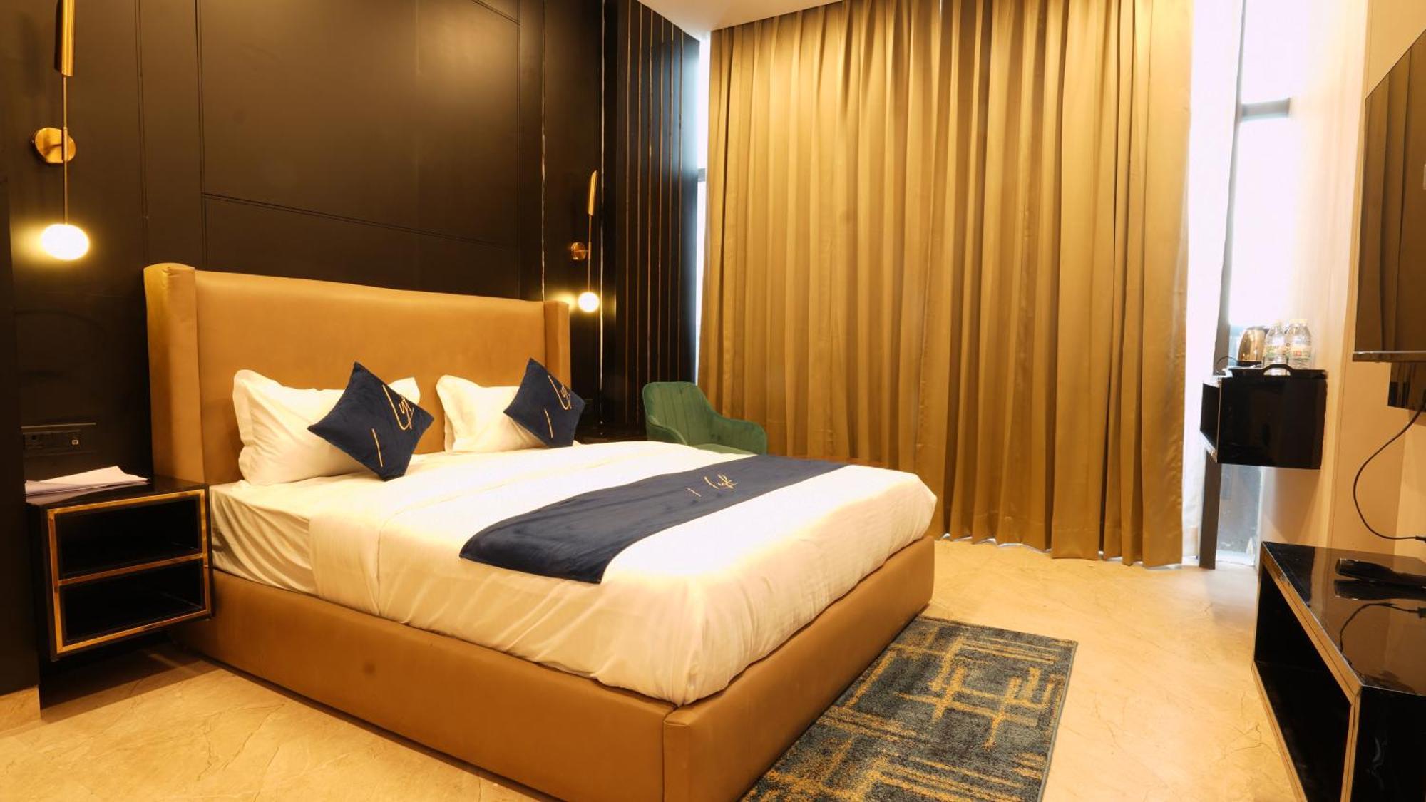 Aquila Grand Suites - Noida Sector 136 Buitenkant foto