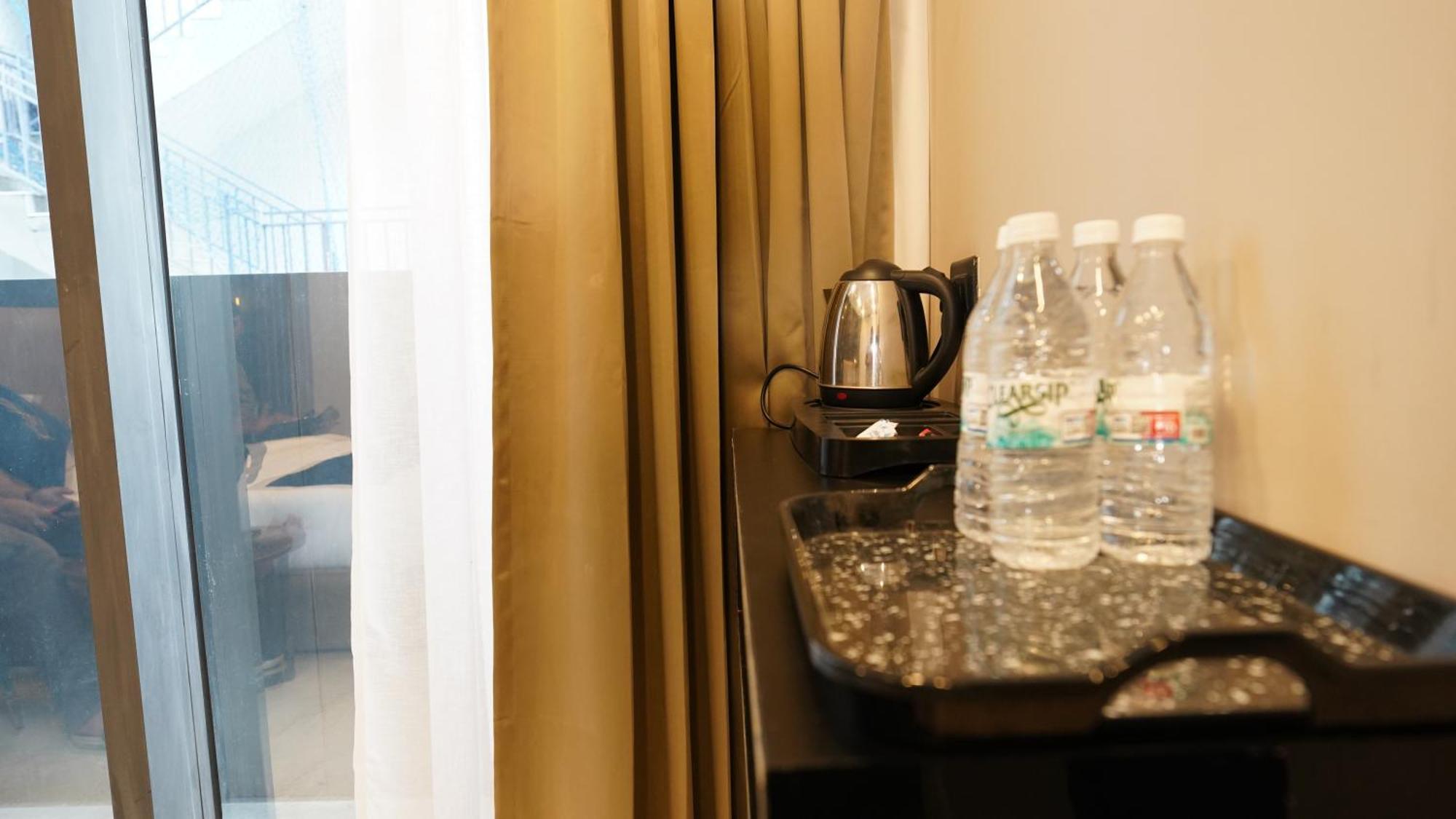 Aquila Grand Suites - Noida Sector 136 Buitenkant foto