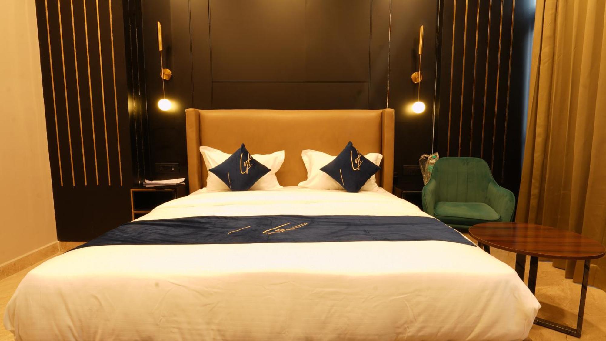 Aquila Grand Suites - Noida Sector 136 Buitenkant foto