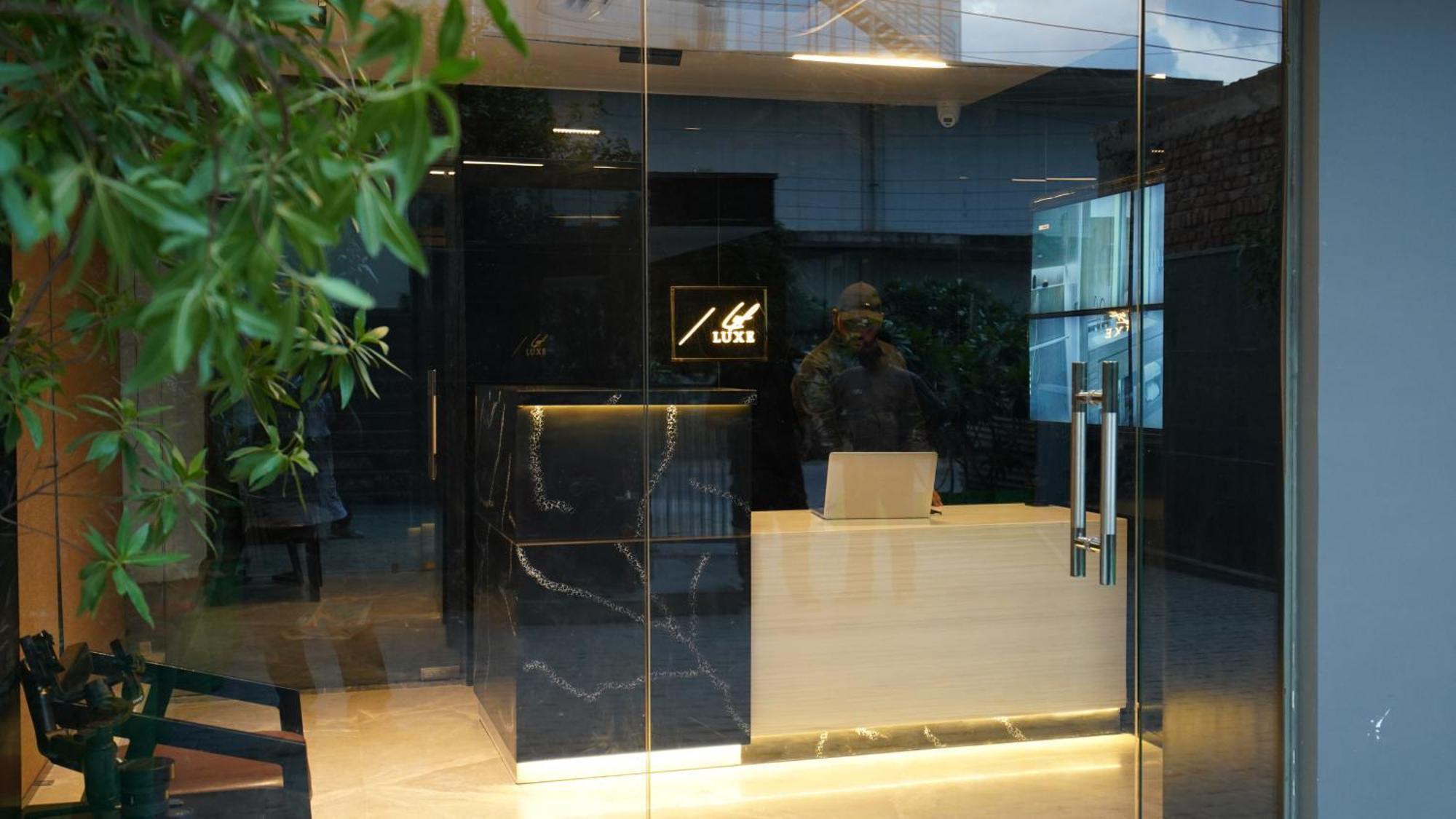 Aquila Grand Suites - Noida Sector 136 Buitenkant foto