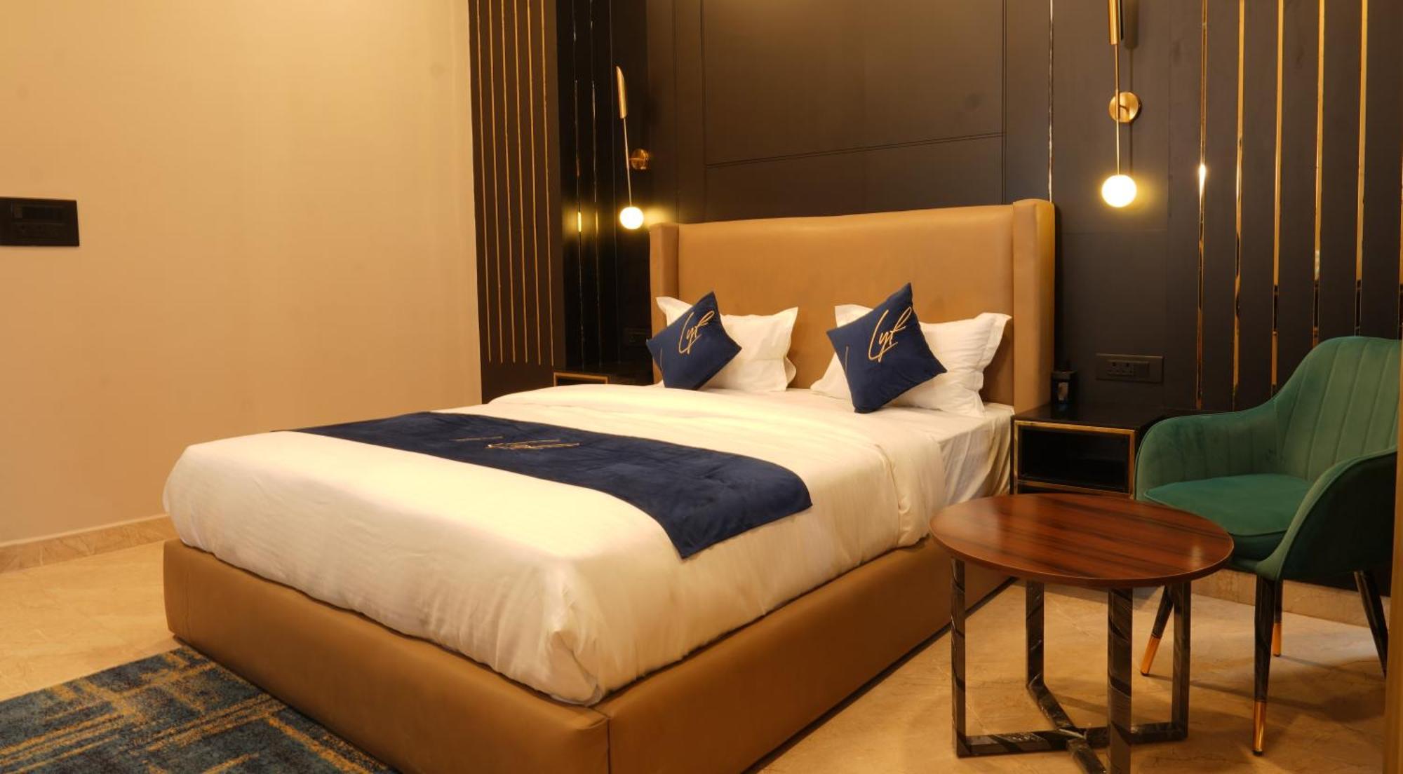 Aquila Grand Suites - Noida Sector 136 Buitenkant foto