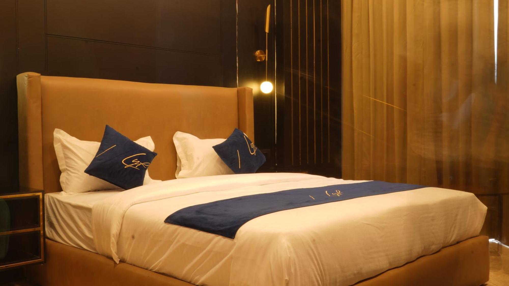 Aquila Grand Suites - Noida Sector 136 Buitenkant foto