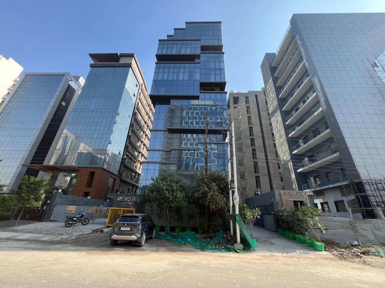 Aquila Grand Suites - Noida Sector 136 Buitenkant foto