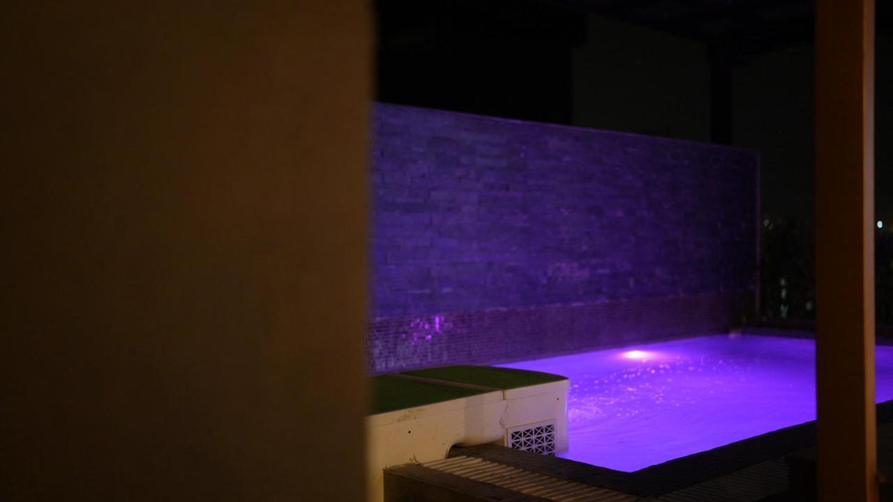 Aquila Grand Suites - Noida Sector 136 Buitenkant foto