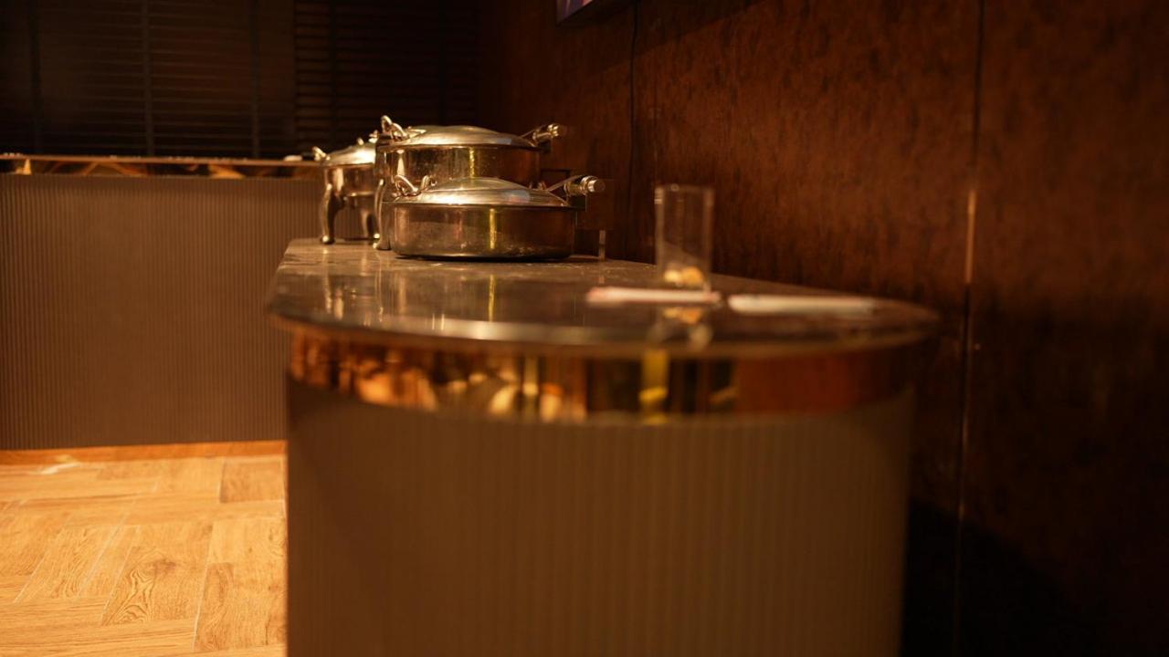 Aquila Grand Suites - Noida Sector 136 Buitenkant foto
